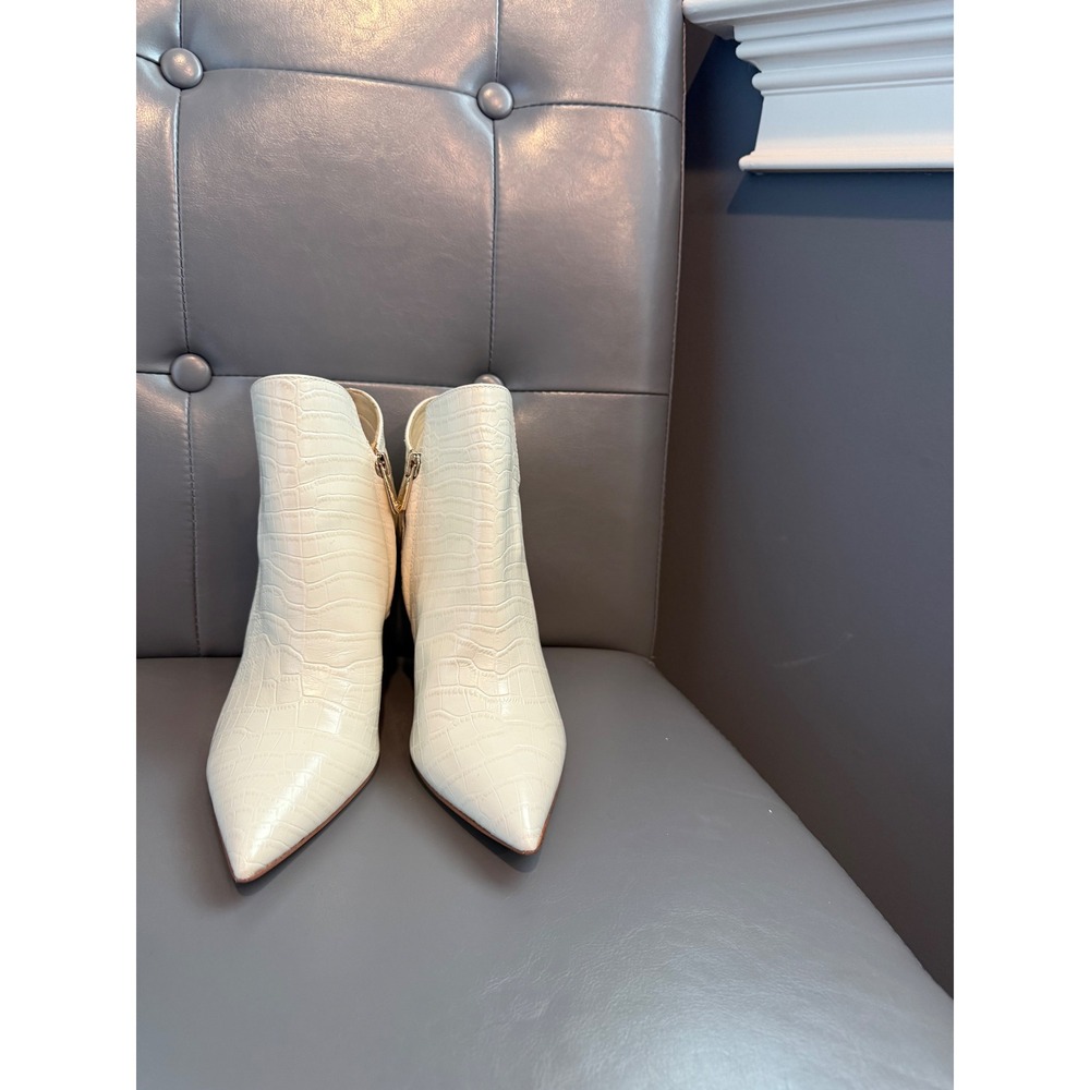 Sam Edelman Pointed Toe‎ Ankle Booties Off White Faux Croc Leather Size 7.5